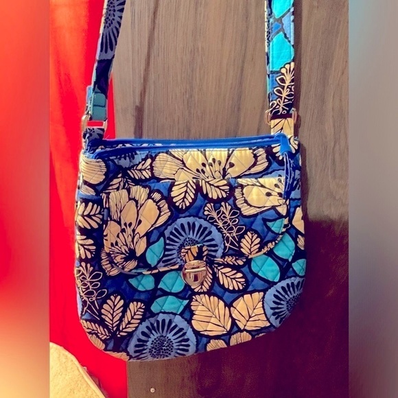 Vera Bradley Saddle Hipster Blue Bayou, EUC - Picture 4 of 9